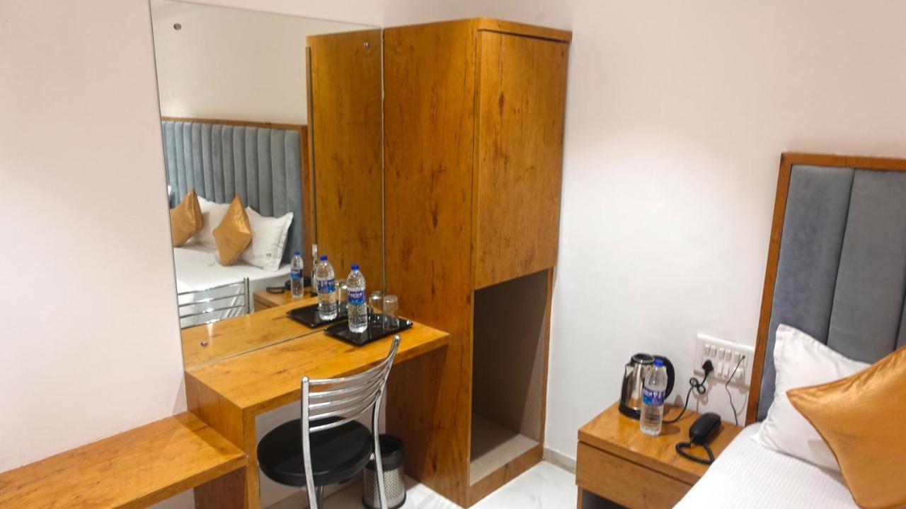Hotel Palms Residency, Chembur Mumbai Kültér fotó